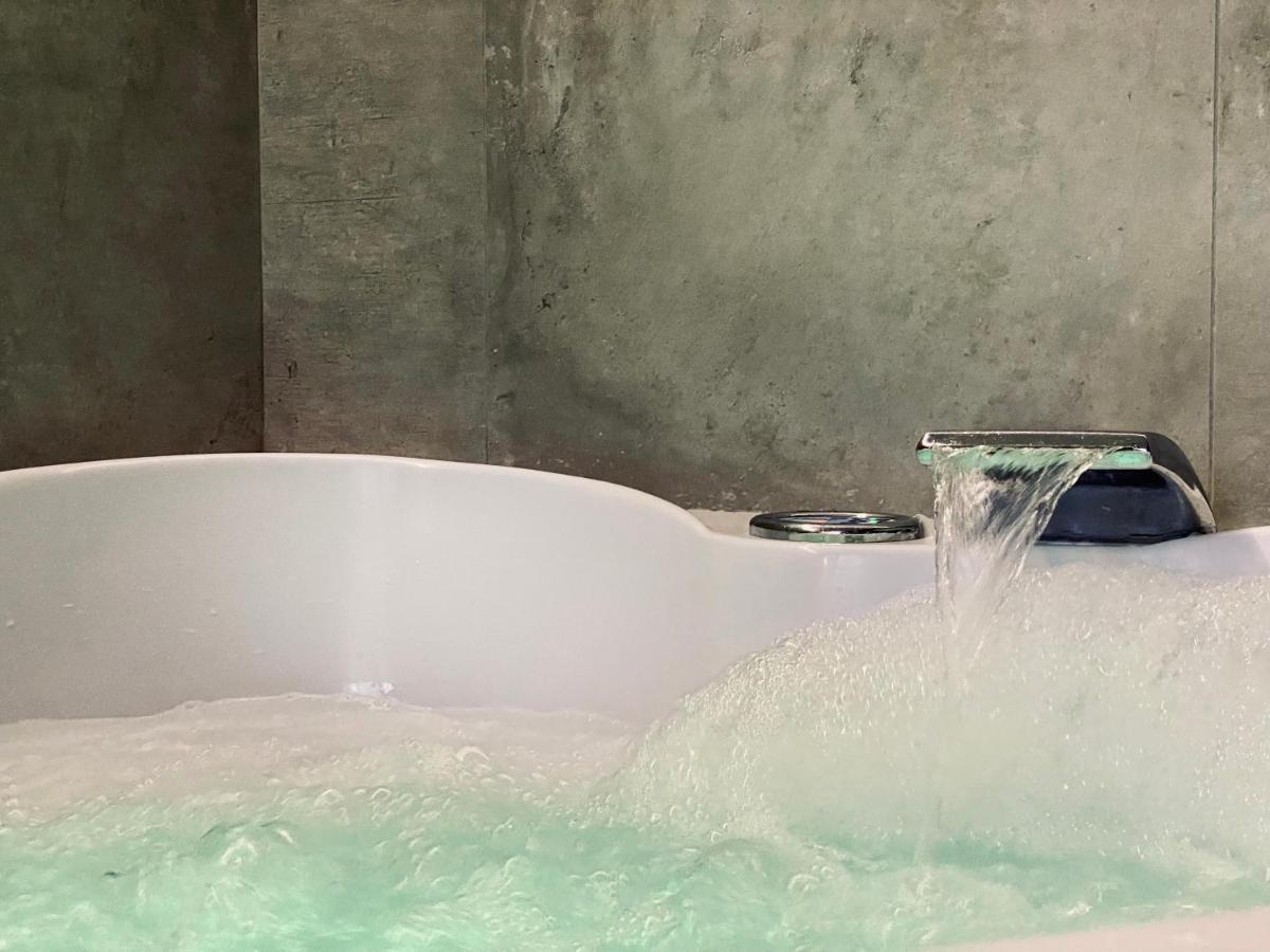 Apartment Premium Jacuzzi For Couples, Old Town คราคูฟ ภายนอก รูปภาพ