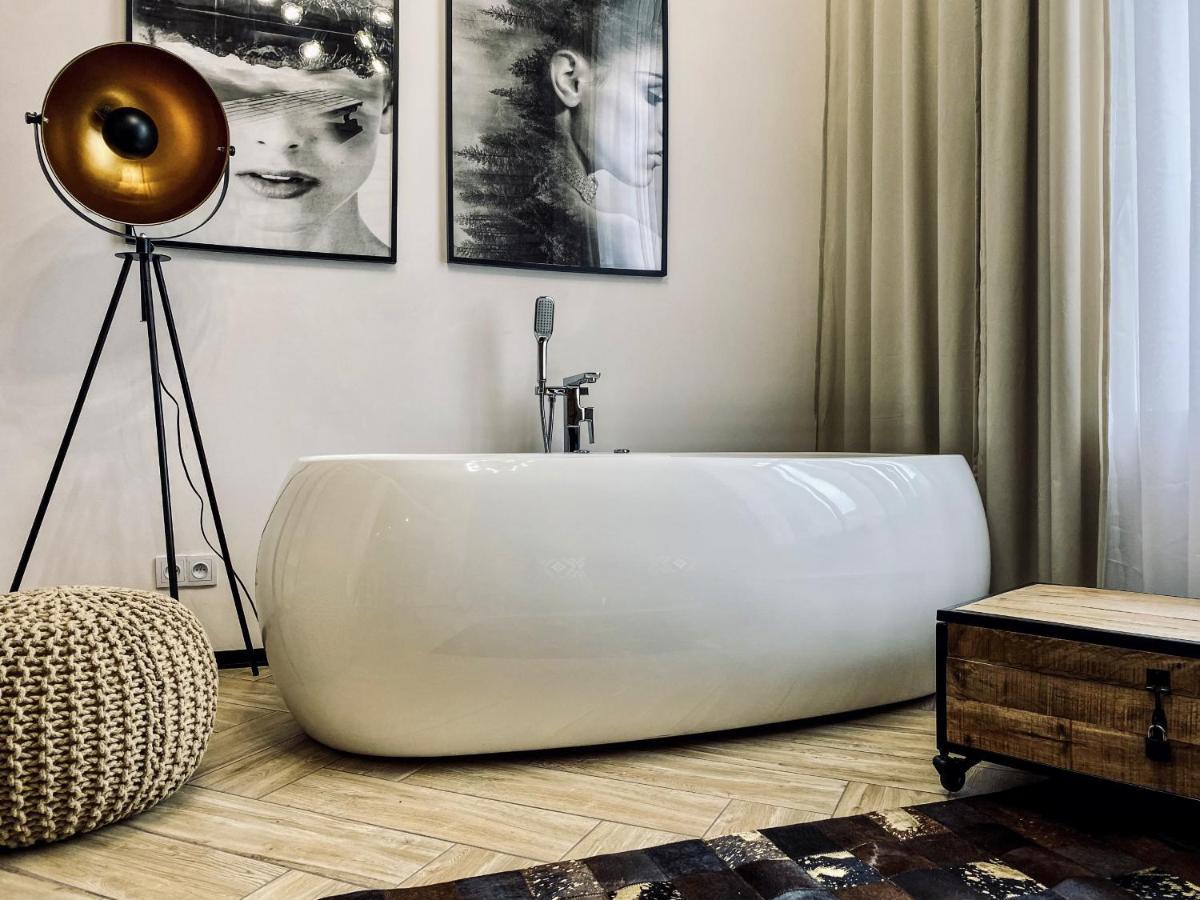 Apartment Premium Jacuzzi For Couples, Old Town คราคูฟ ภายนอก รูปภาพ