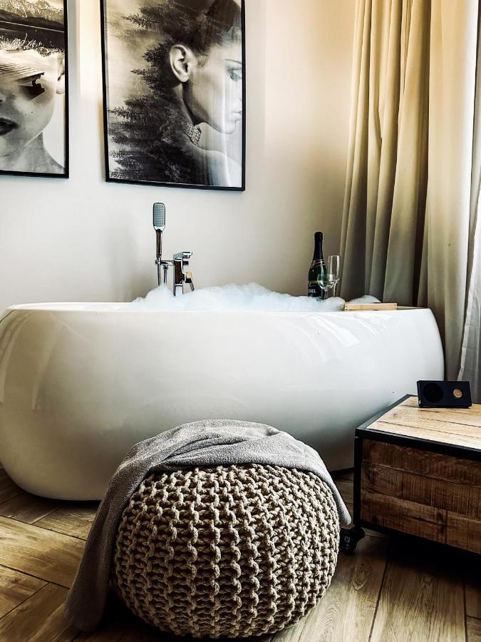 Apartment Premium Jacuzzi For Couples, Old Town คราคูฟ ภายนอก รูปภาพ