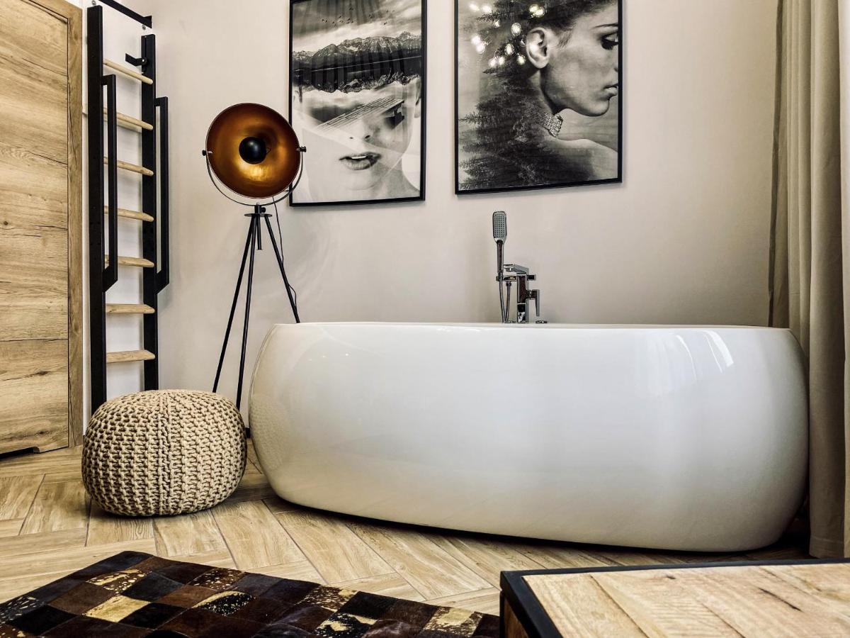 Apartment Premium Jacuzzi For Couples, Old Town คราคูฟ ภายนอก รูปภาพ