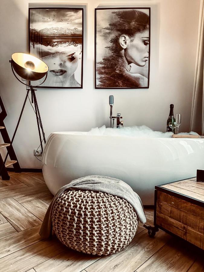 Apartment Premium Jacuzzi For Couples, Old Town คราคูฟ ภายนอก รูปภาพ