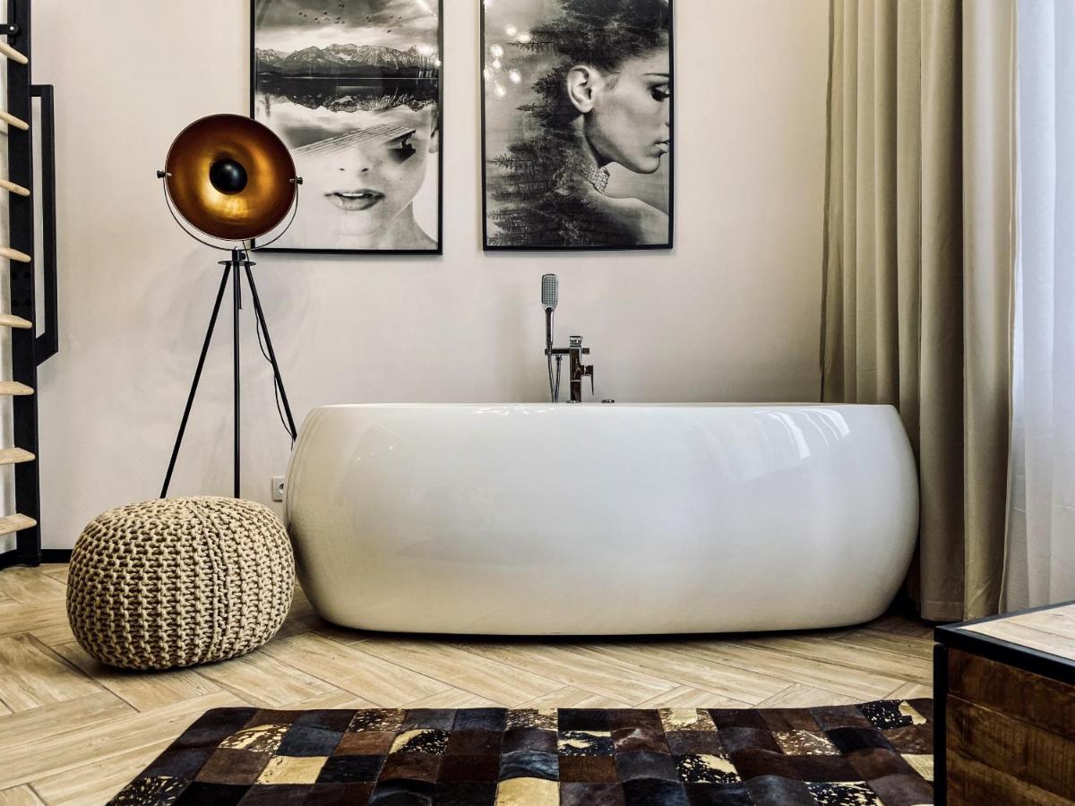Apartment Premium Jacuzzi For Couples, Old Town คราคูฟ ภายนอก รูปภาพ